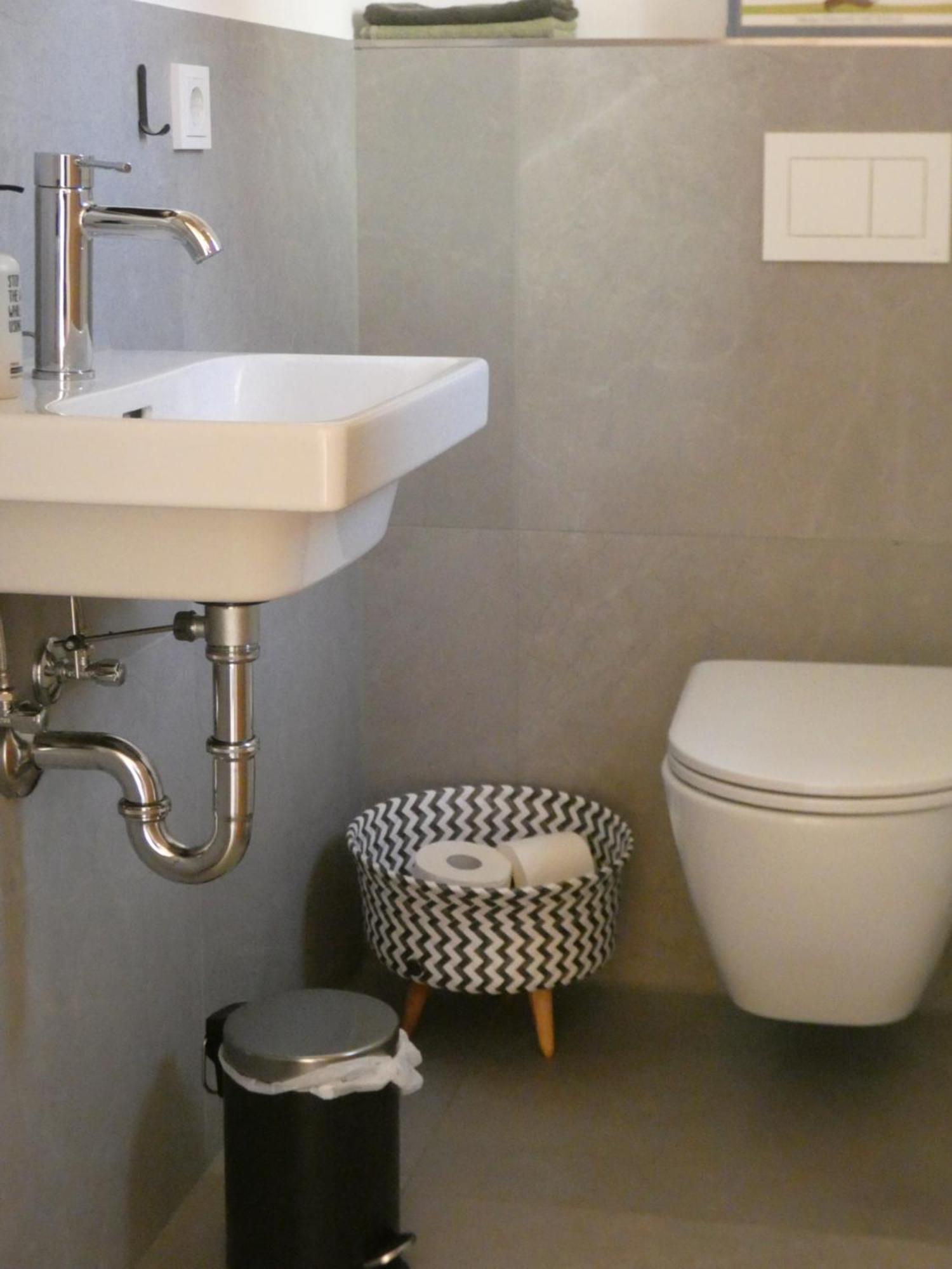 Stylische In Bestlage In Neugebautem Holzhaus Mit Appartement