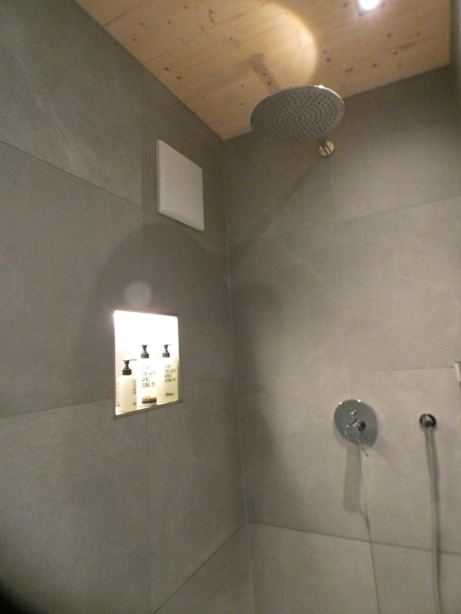 Stylische In Bestlage In Neugebautem Holzhaus Mit Appartement